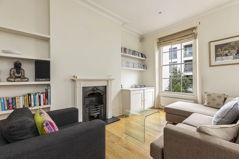 Rustic 2BR apt with balcony in Pimlico near Victoria