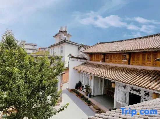 WeiShan Ancient City No. 16 Courtyard Boutique Homestay (Weishan Gongchen Tower)