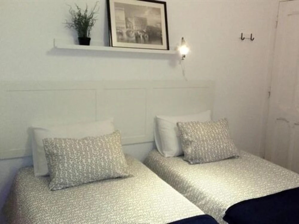 R & Freud Guest House