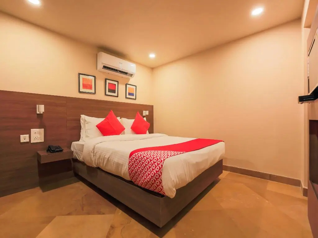 City Xpress Hotel Rooms by OYO Rooms