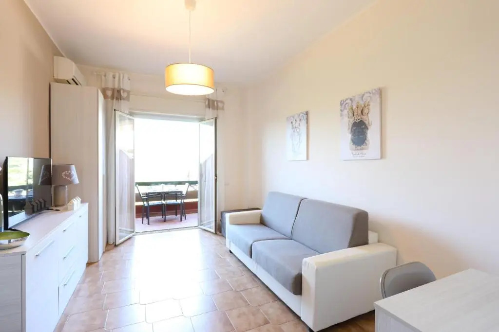 Pietrenere APT with Balcony 120m from the Sea