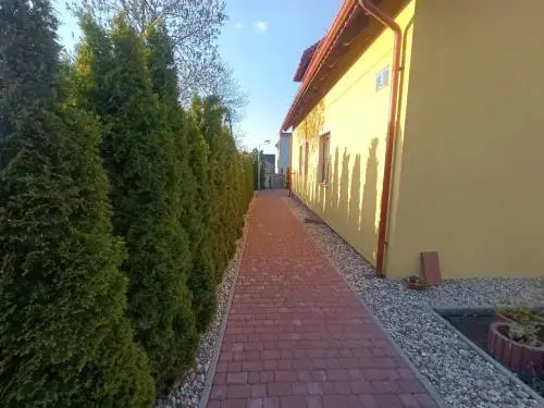 Noclegi u Moni