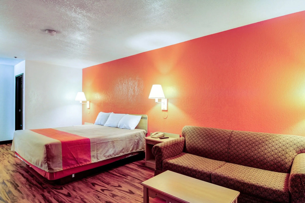 Motel 6-Columbia, MO - East