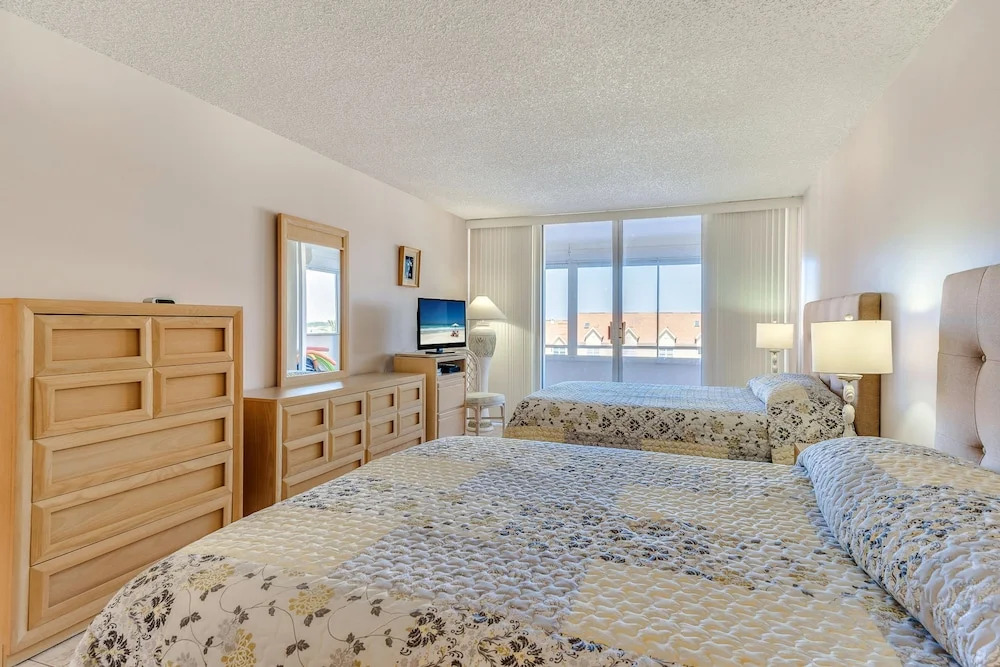 Redington Towers 406 by Vtrips