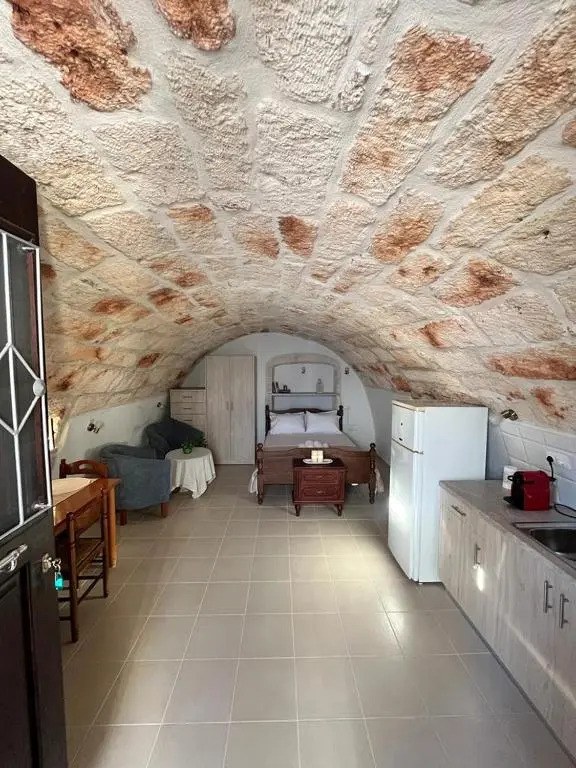 Tholos Studio, Sternes