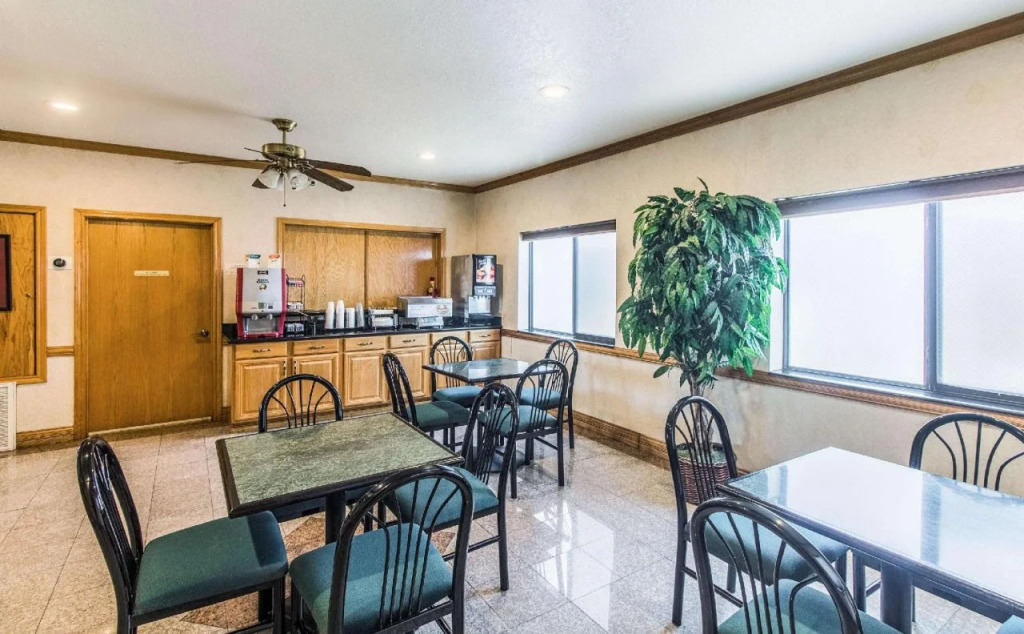 Econo Lodge Inn & Suites Corpus Christi