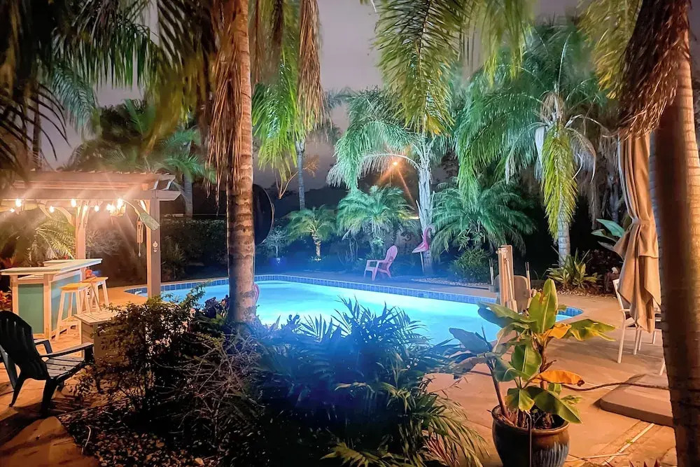 Outdoor Oasis w/ Bar & Lanai: Tavares Escape