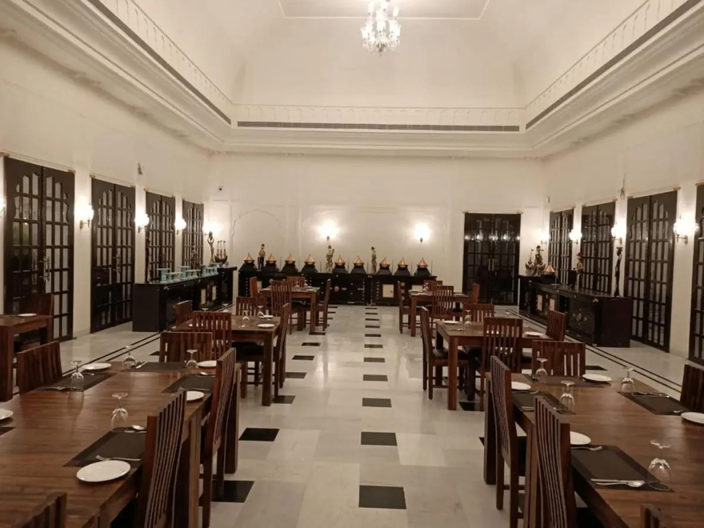 Hotel Raj Bagh Palace