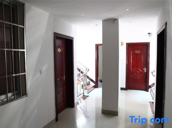 Liucheng Hongyuan Business Hotel