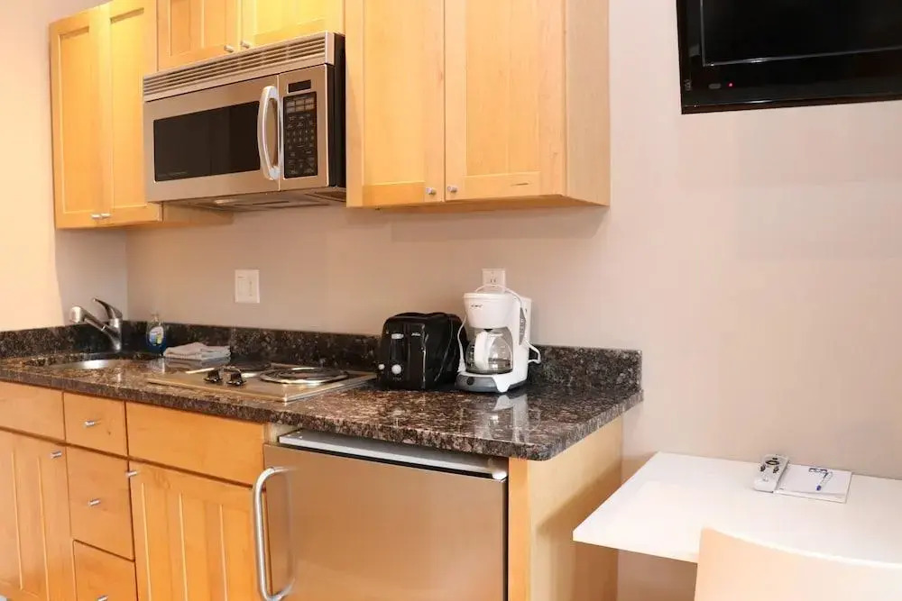 Maverick Suites at 402 Columbus Ave