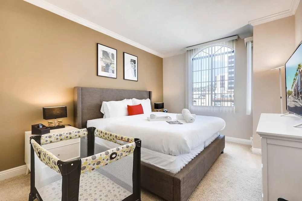 Awesome Beverly Hills A+ Penthouse Unit Across From Cedars Sinai! (BW-5)