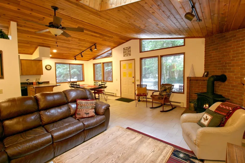 Snowline Cabin 23 - Great Cabin With hot Tub, Game Room, Wifi and Sauna