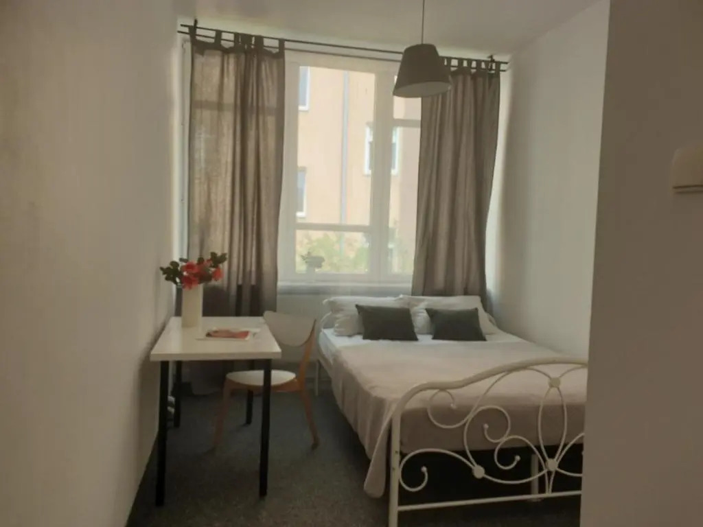 MiniStudio w Hostel Solec50 by Metro Station Centrum Kopernika Elektrownia Powisle 23 UNIT