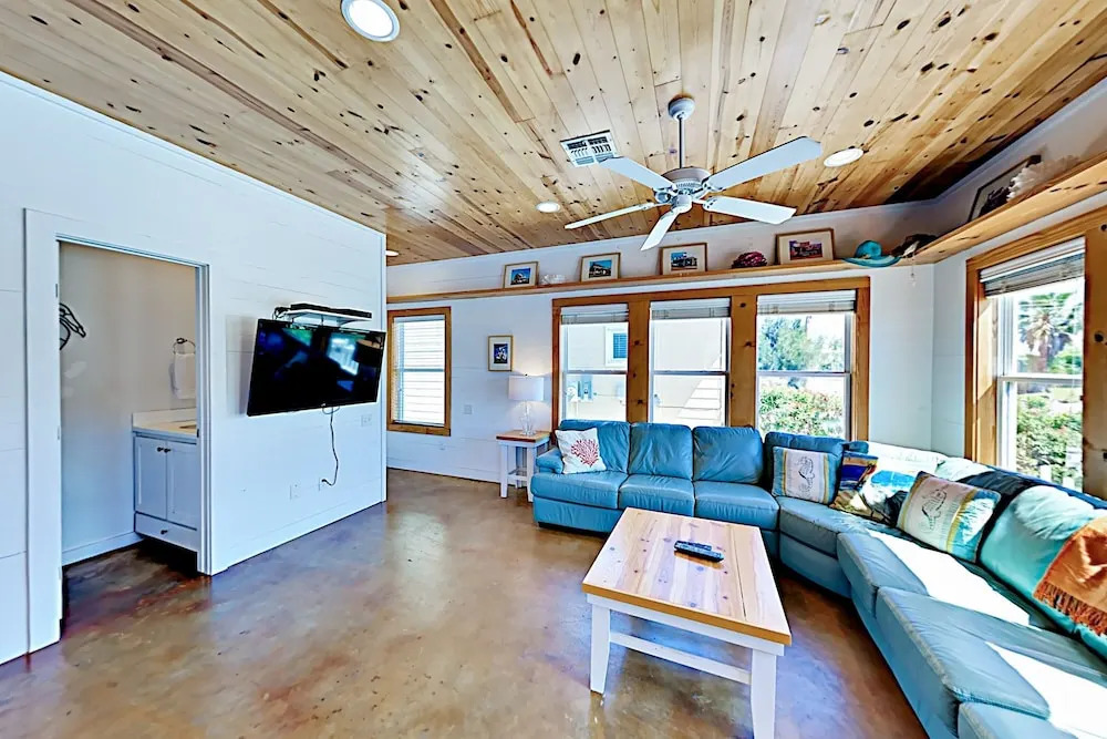 East Avenue Unit 8 - 4 Br home by RedAwning