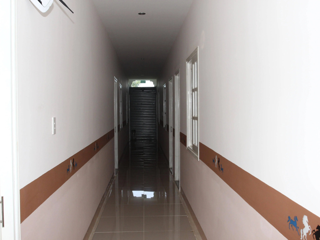 Hoàng Chánh Trí Hotel