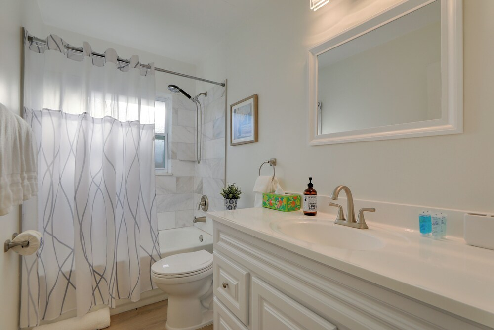 Fun in the Sun: Largo Home < 1 Mi to Beach Access!
