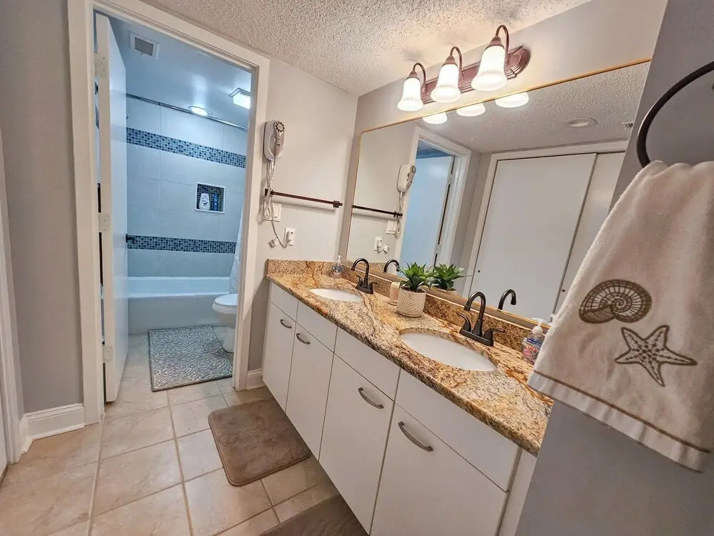 West Hyde Park Three-bedroom Apartment 5-C