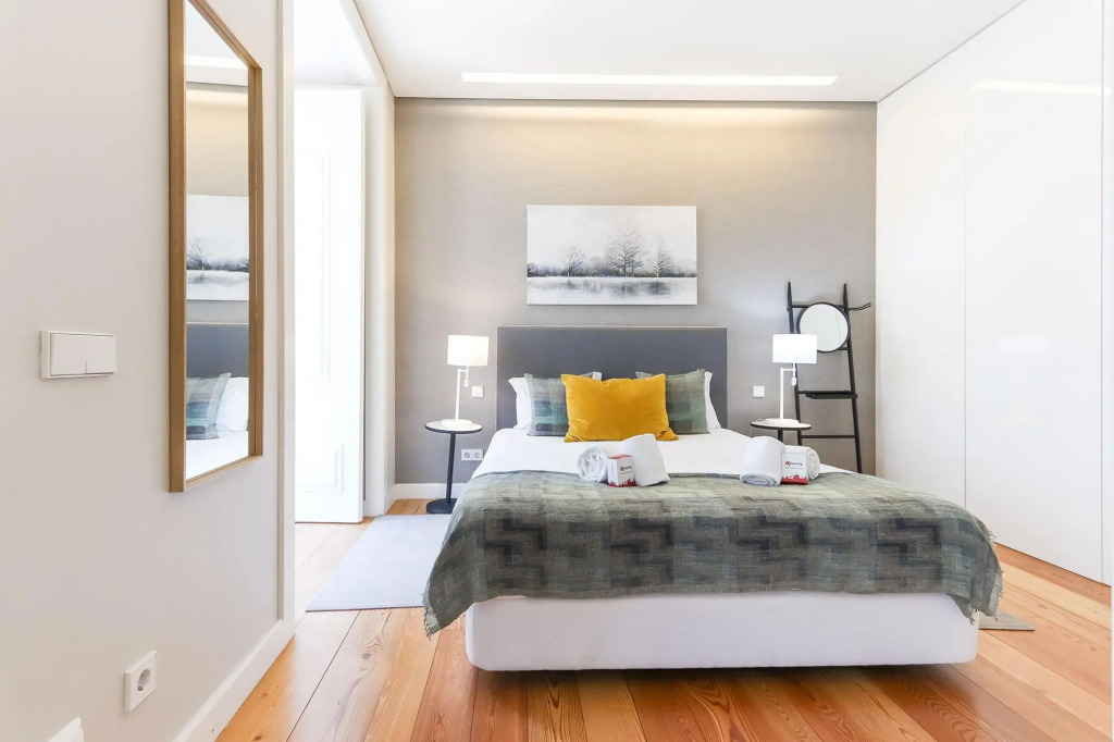 Bedroom in a Modern Apartment in Chiado in a Shared House