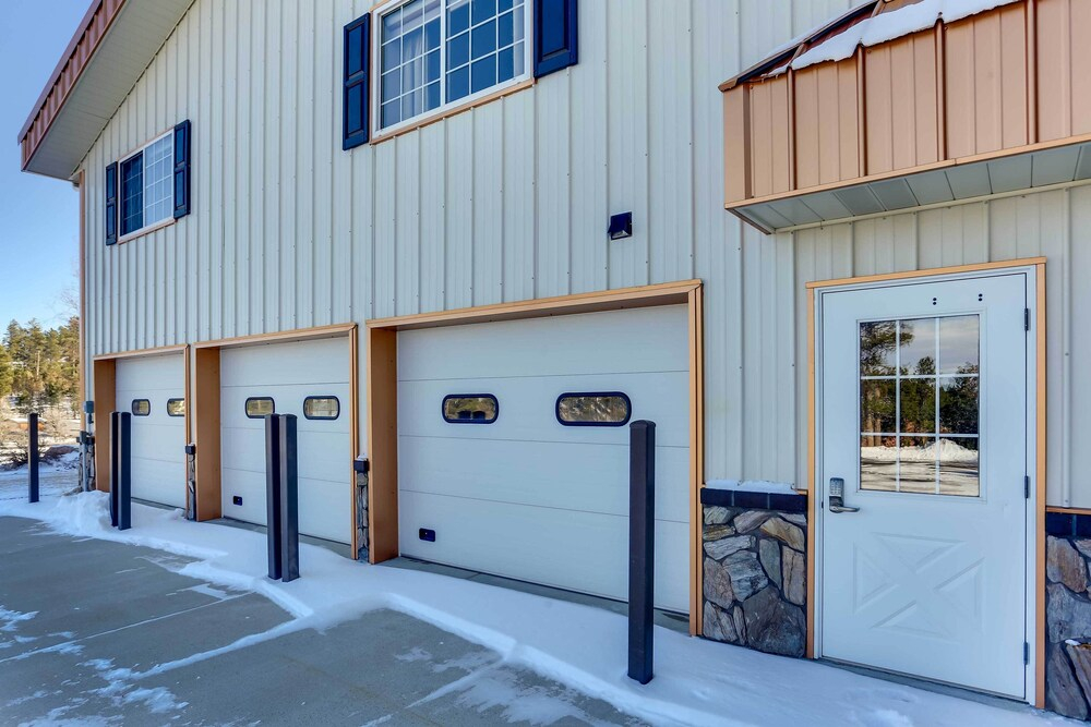 Centrally-located Deadwood Apt w/ Mountain Views!