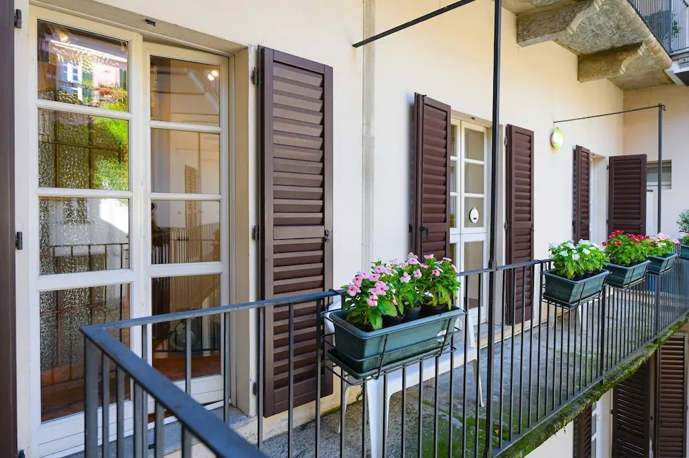 Central Lake View Apartment Crespi in Como