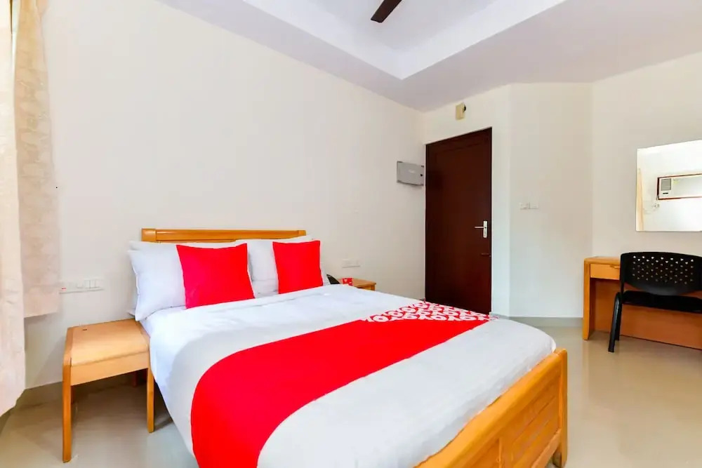 OYO Flagship 38119 Tristar Residency