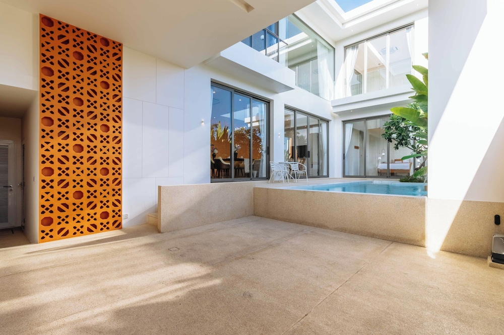 4BR Pool Villa Near Bang Tao Beach V301