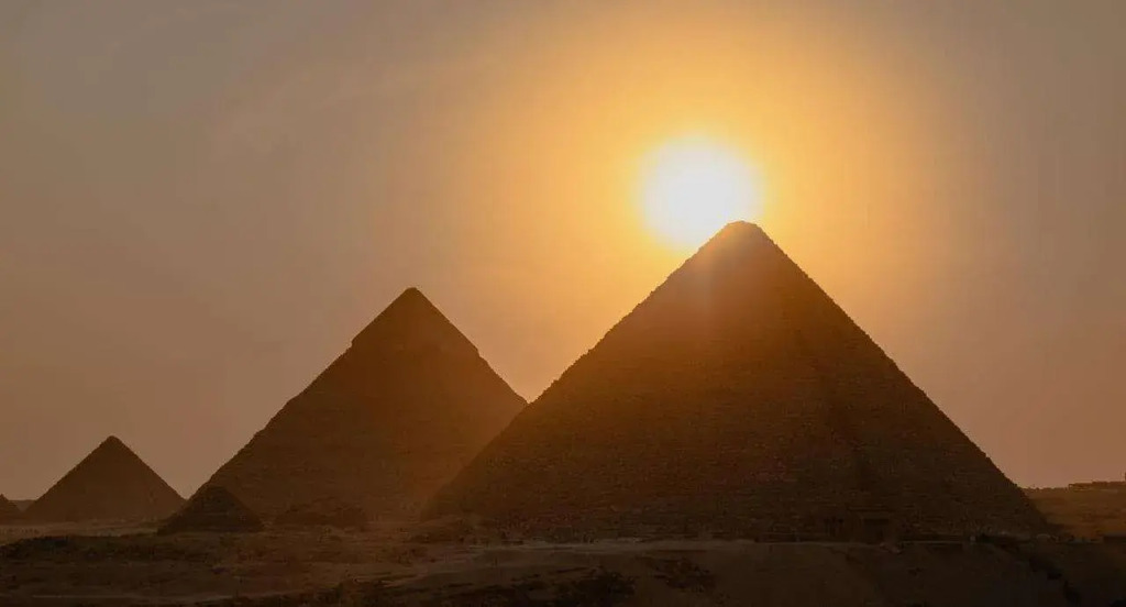 Eco green pyramids hotel