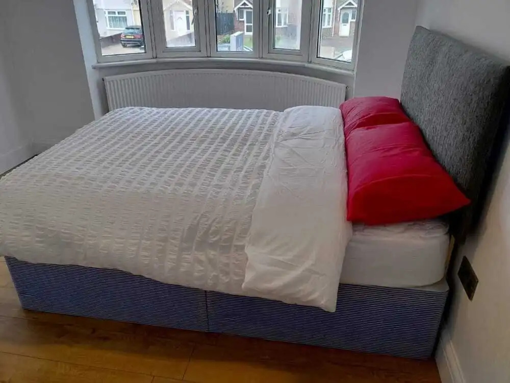 Remarkable 3-bed House in Hounslow