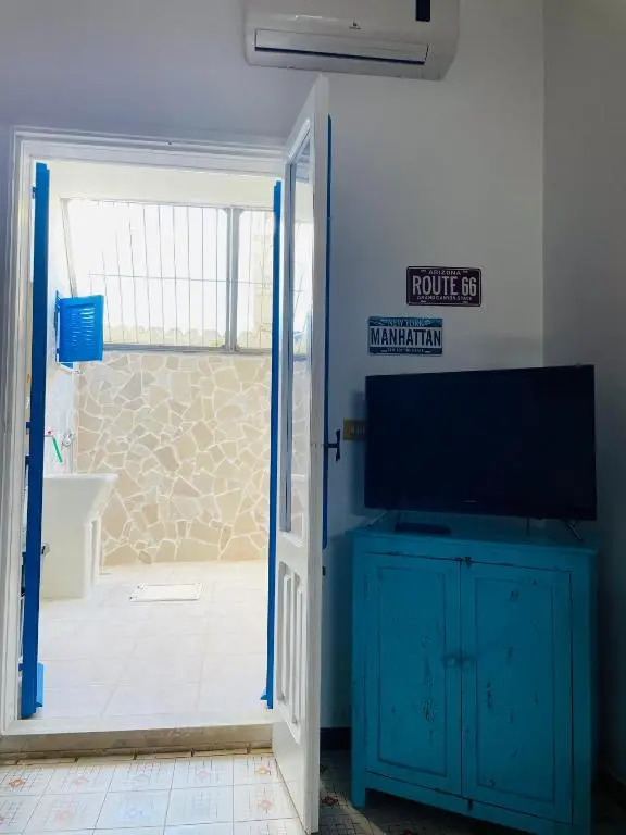 Lovely 2 bedroom rental unit,patio and close beach