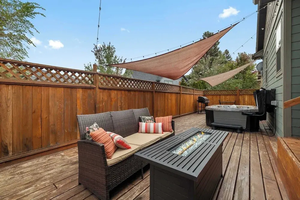 Hot-tub, Pet-friendly, 30 min to Mt Bachelor!