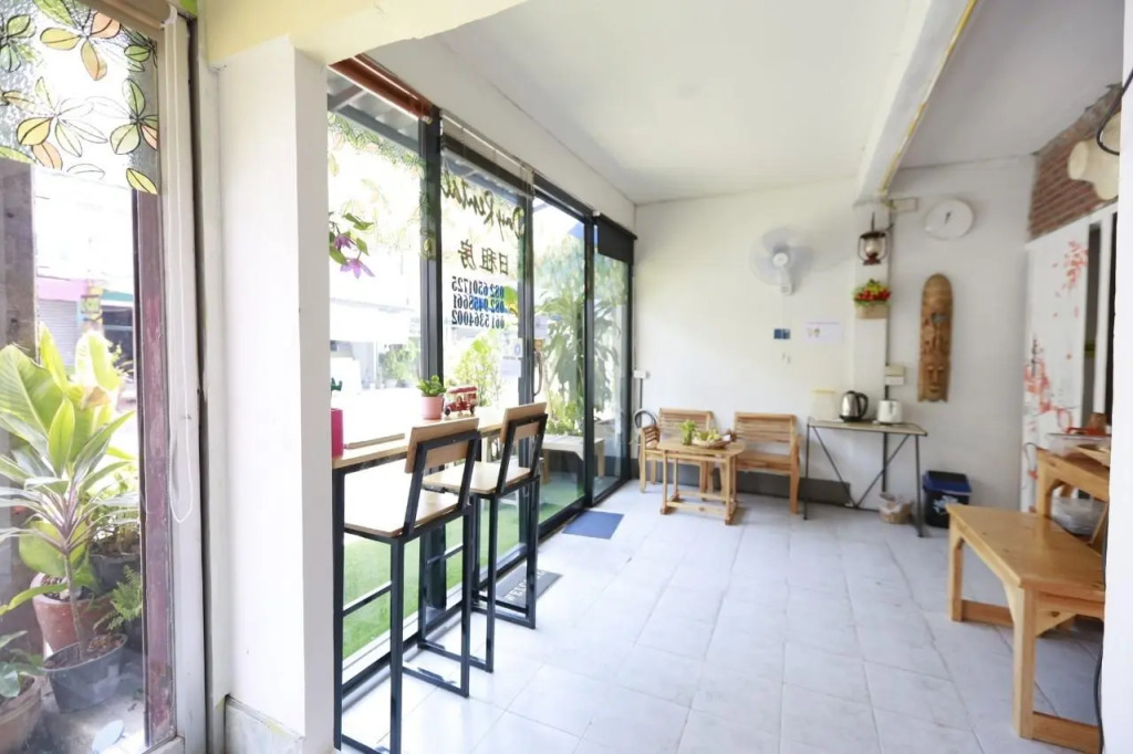 D House Hostel