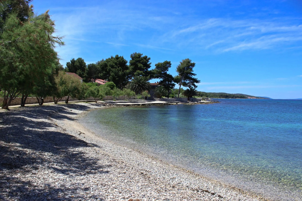Gumonca in Supetar with 6 bedrooms and 5 bathrooms