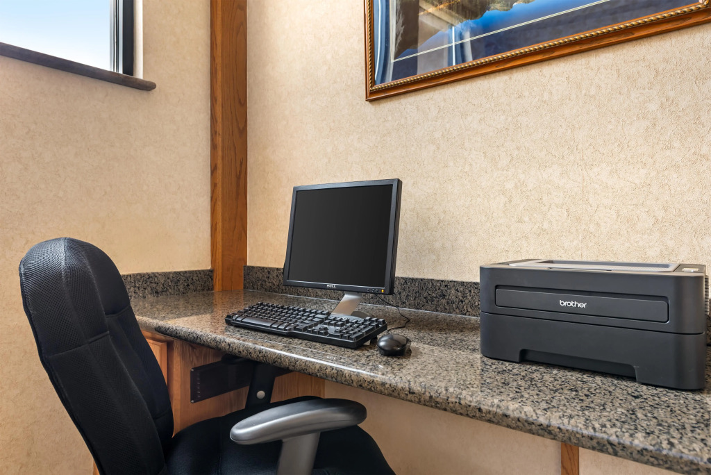Best Western Plus Silver Saddle Inn