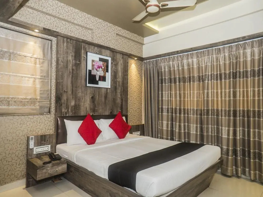 Capital O 661 Hotel Regal Inn