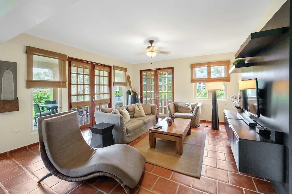 Family Villa Oleana Waterviews Oceanfront with water and generator
