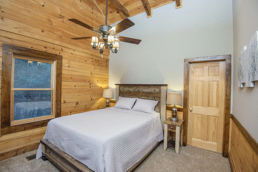 Cuddlin Up by Heritage Cabin Rentals