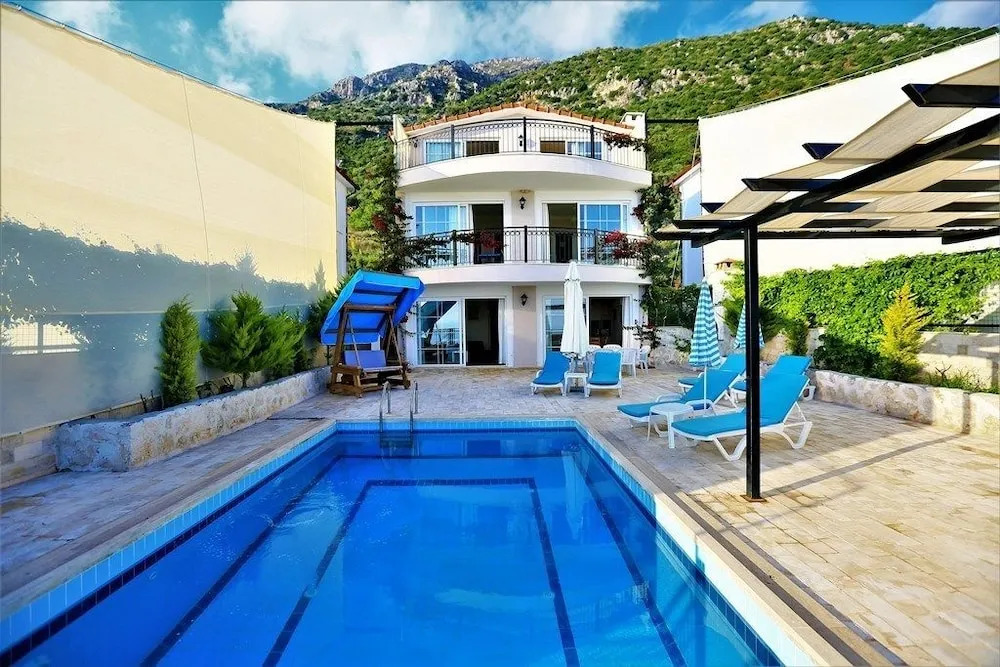 Villa Zumrut 2 by Akdenizvillam