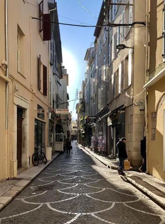 Charming and modernly designed 2 bedroom - Old Town