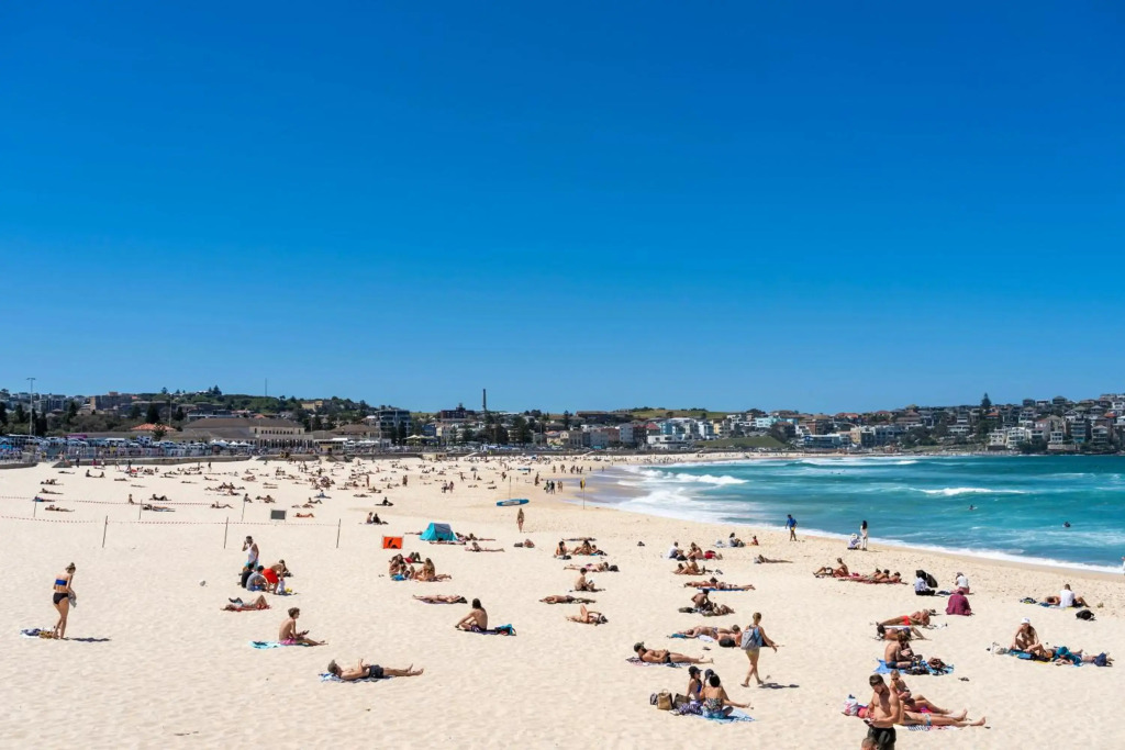 Luxury Bondi Beachside Apartment - Pacific
