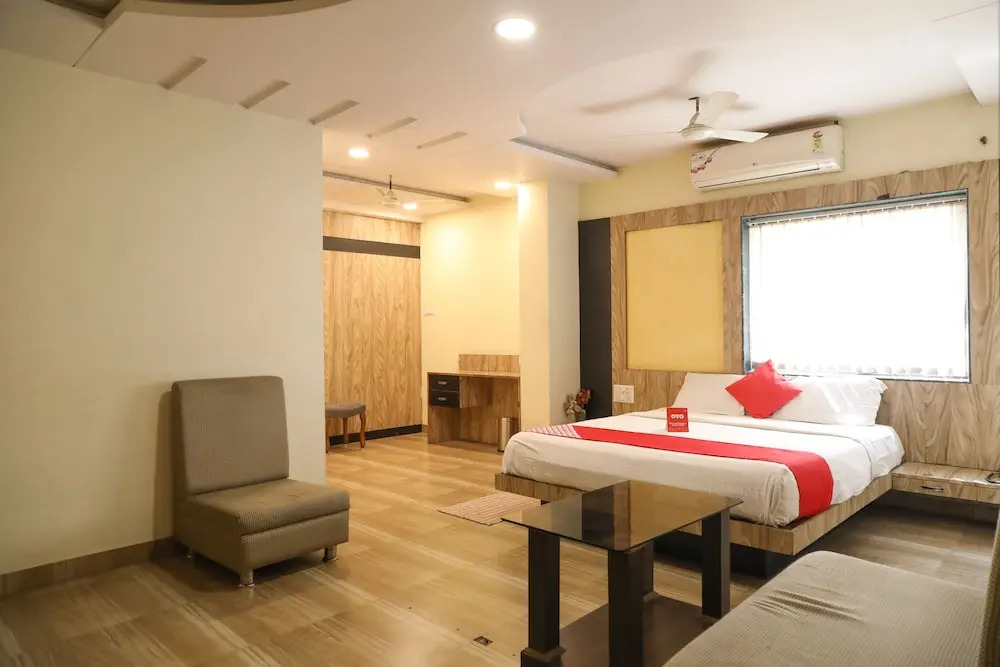 Collection O 8115 Hotel Vinayak Inn