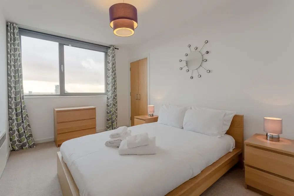 2 Bedroom Apartment in With Views in Shadwells