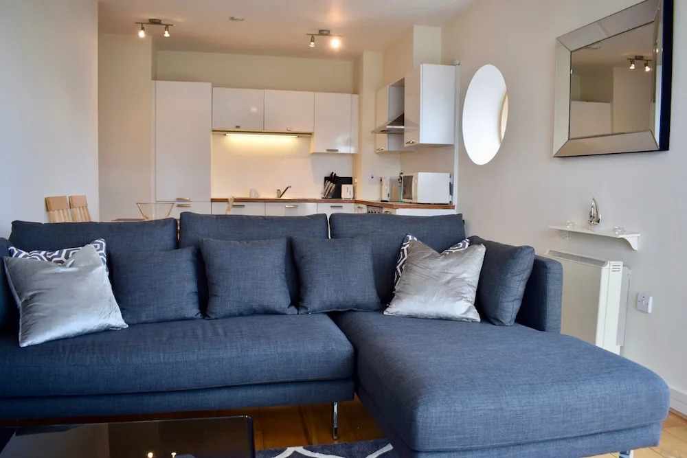 2 Bedroom Flat By The Canal