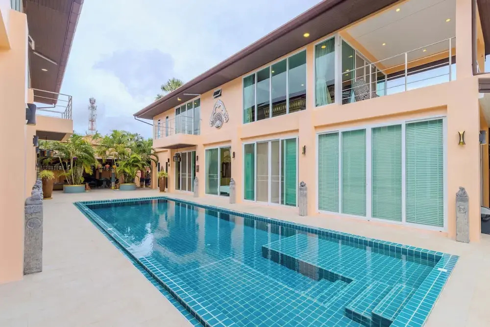 3BR Villa Pool Garden Near Beach V225