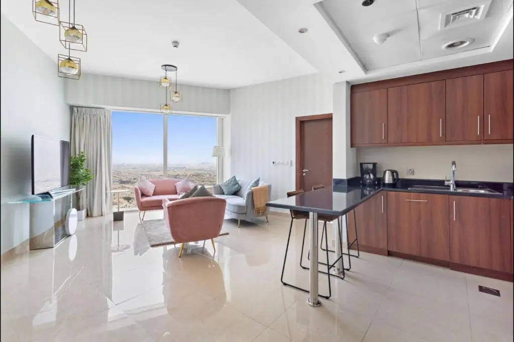 Elegant high-rise 1-Bdrm apartment w/ smart access