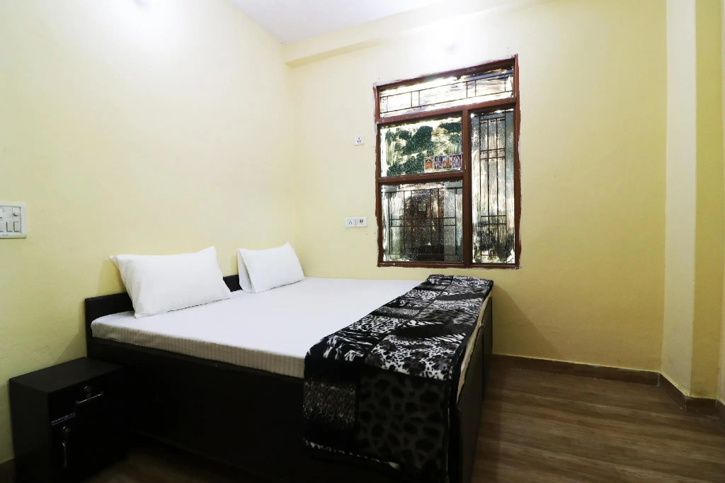 SPOT ON 46861 Tushir House
