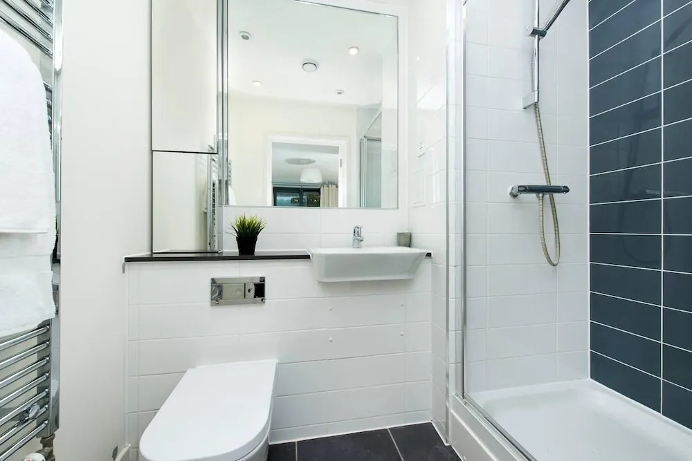Stylish & Bright 3BR Apartment With Terrace