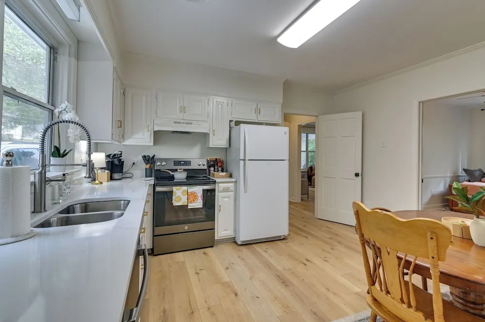 Centrally Located Home ~ Steps to Oxford Square!
