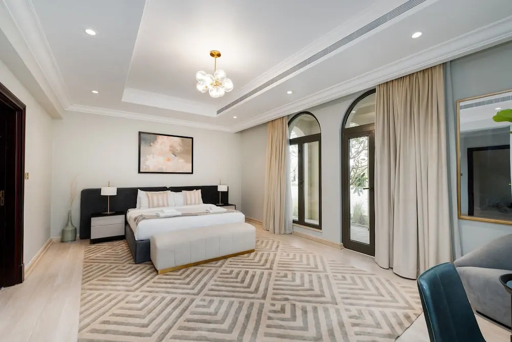 Beachfront 6BR Villa w Private Pool at the Palm