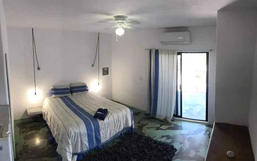 Casa Arrecife - Dorado Suite, Fast Wifi & Balcony! Beach is steps away