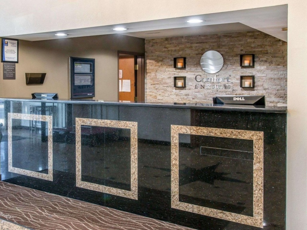 Comfort Inn & Suites Taylor - Detroit